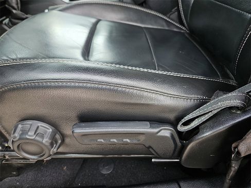 Used 2020 Jeep Wrangler Unlimited Sahara image 22