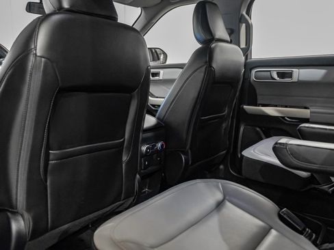 Used 2021 Ford Explorer XLT w/ Equipment Group 202A image 35