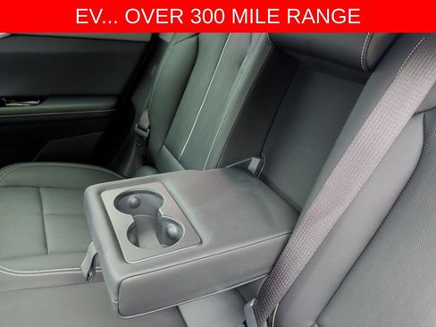 Used 2025 Cadillac Optiq Sport 2 w/ LPO, Floor Liner Package AWD/4WD image 33
