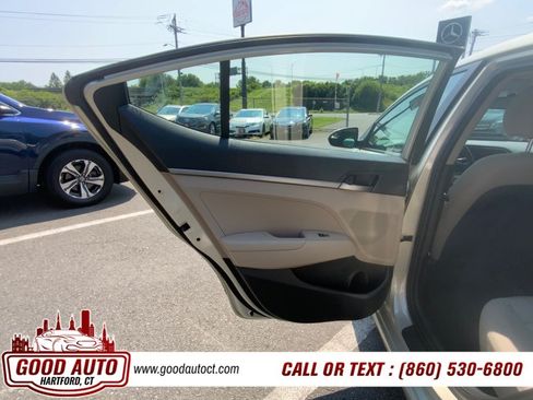 Used 2017 Hyundai Elantra SE w/ Cargo Package FWD image 11