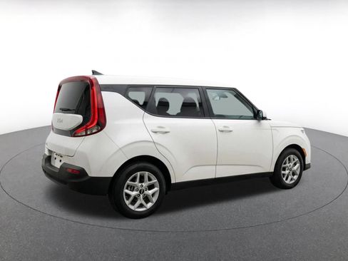 Used 2025 Kia Soul LX w/ LX Technology Package FWD image 9