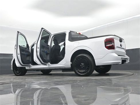 Used 2025 Ford Maverick Lobo image 74