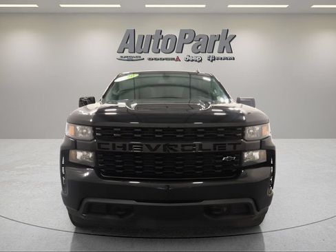 Used 2020 Chevrolet Silverado 1500 Custom w/ Custom Value Package AWD/4WD image 2