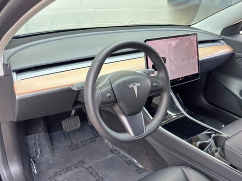 Used 2020 Tesla Model 3 Standard Range Plus RWD image 14