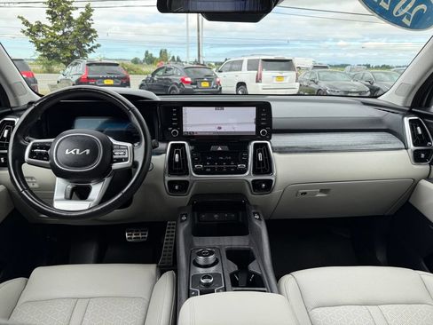 Certified 2022 Kia Sorento SX Prestige w/ Panoramic Sunroof Package AWD/4WD image 22