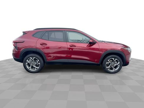 Certified 2025 Chevrolet Trax LT w/ LT Convenience Package image 10