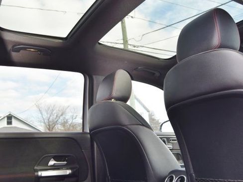 Used 2020 Mercedes-Benz GLB 250 4MATIC image 35