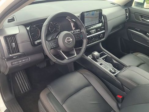 Used 2024 Nissan Pathfinder SL AWD/4WD image 12