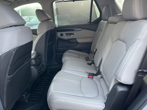 Used 2025 Honda Pilot EX-L image 19