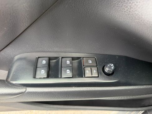 Used 2019 Toyota Camry SE FWD image 22