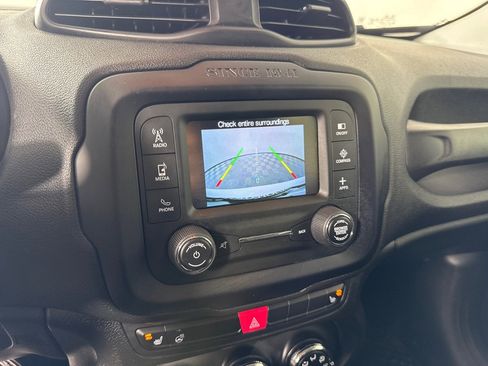 Used 2017 Jeep Renegade Latitude w/ Cold Weather Group image 19