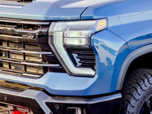 Used 2025 Chevrolet Silverado 2500 LTZ w/ LTZ Plus Package image 5