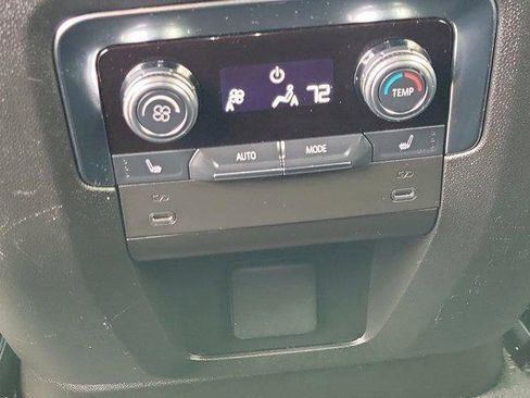 Used 2025 GMC Yukon XL Denali AWD/4WD image 16