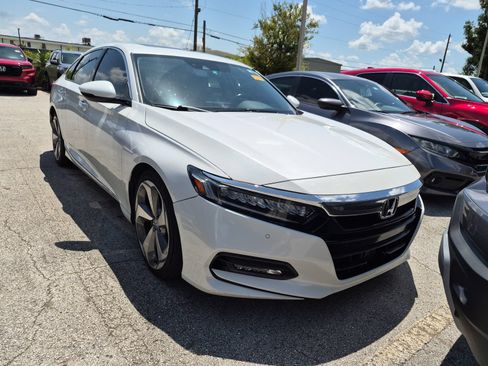 Used 2020 Honda Accord Touring image 3