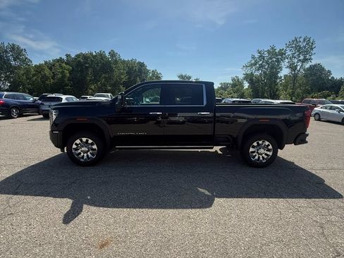 Used 2024 GMC Sierra 3500 Denali Ultimate AWD/4WD image 6