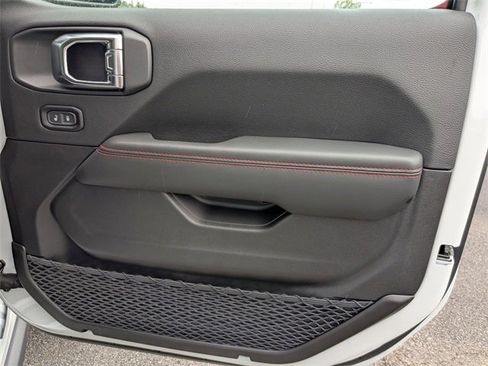 New 2025 Jeep Wrangler Unlimited Rubicon image 31