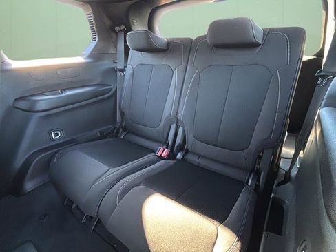 New 2025 Jeep Grand Cherokee L Laredo image 22