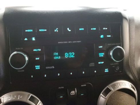 Used 2016 Jeep Wrangler Sahara w/ Connectivity Group AWD/4WD image 21