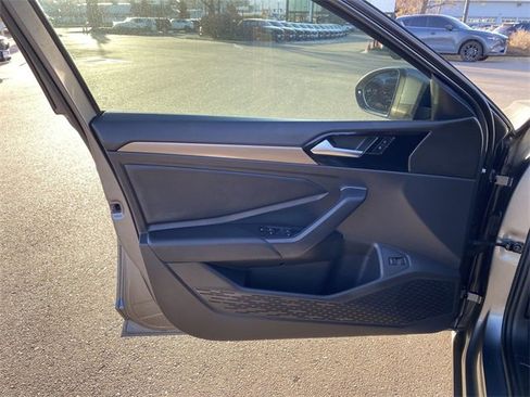 Used 2019 Volkswagen Jetta SEL Premium image 11