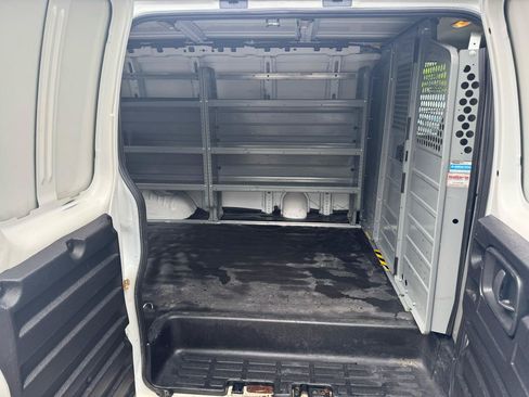 Used 2018 GMC Savana 2500 RWD image 19