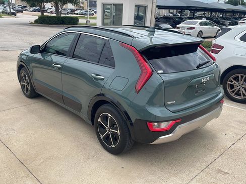 Used 2025 Kia Niro FWD image 4
