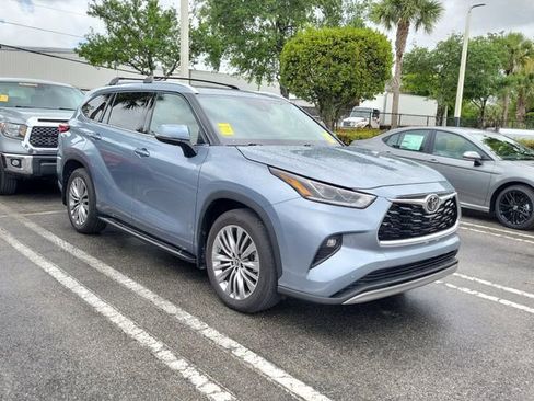 Used 2022 Toyota Highlander Platinum image 3