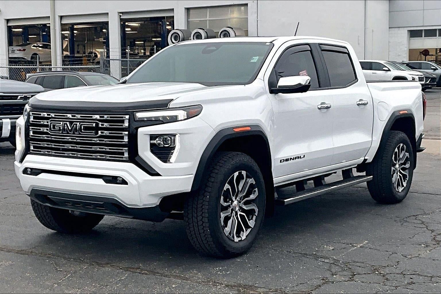 Used 2026 GMC Canyon Denali w/ LPO, Black Badging Package AWD/4WD image 7