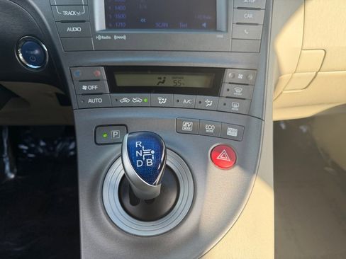 Used 2013 Toyota Prius Three image 17