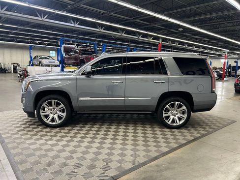 Used 2019 Cadillac Escalade Premium Luxury RWD image 8