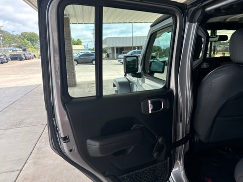 Used 2018 Jeep Wrangler Unlimited Sport AWD/4WD image 18