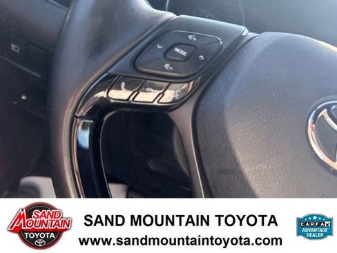 Used 2018 Toyota C-HR XLE FWD image 16