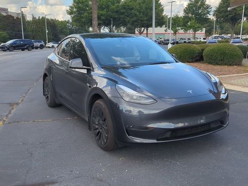 Used 2025 Tesla Model Y Long Range RWD image 4