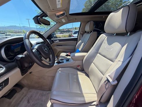 Used 2018 Jeep Grand Cherokee Overland AWD/4WD image 13