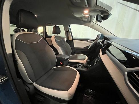 New 2026 Volkswagen Taos SE AWD/4WD image 12