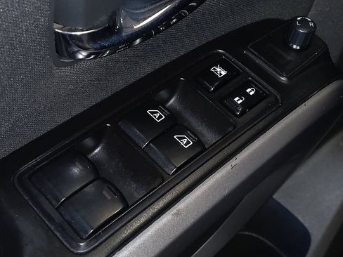 Used 2015 Nissan Titan SV w/ SV Value Truck Package image 27