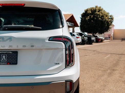 Used 2025 Kia Telluride SX w/ SX Captain's Chair Package AWD/4WD image 13