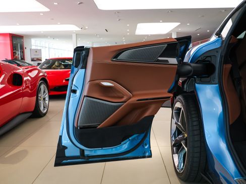Used 2025 Ferrari Purosangue AWD/4WD image 46