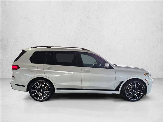 Used 2022 BMW X7 xDrive40i w/ M Sport Package AWD/4WD image 4