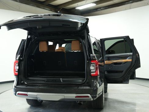 Used 2024 Ford Expedition Platinum AWD/4WD image 18