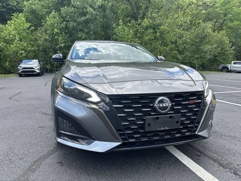 Used 2023 Nissan Altima 2.5 SR w/ SR Premium Package FWD image 11