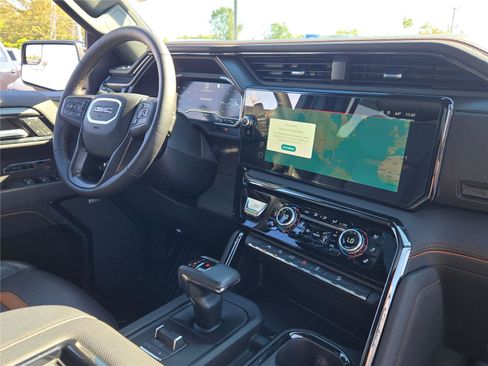 Used 2022 GMC Sierra 1500 AT4 w/ AT4 Preferred Package image 8