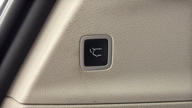 Used 2023 Chrysler Pacifica Touring-L FWD image 27