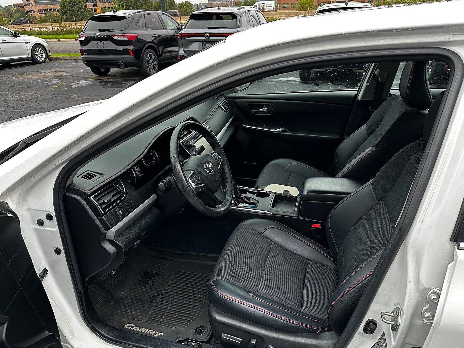 Used 2017 Toyota Camry SE w/ Moonroof Package FWD image 14