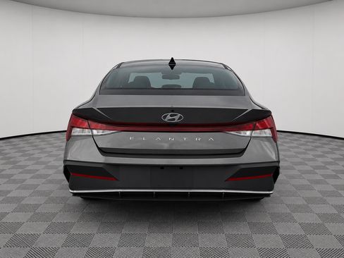 Used 2024 Hyundai Elantra SEL FWD image 4