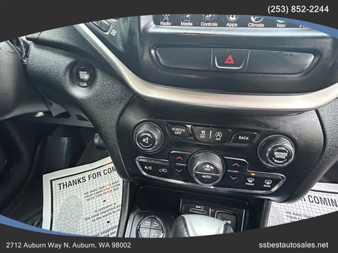 Used 2016 Jeep Cherokee Trailhawk w/ Leather Interior Group image 18