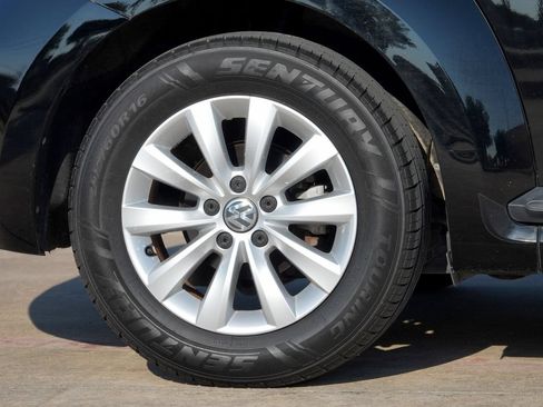 Used 2013 Volkswagen Beetle 2.5 FWD image 28