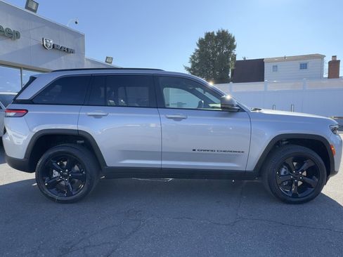 New 2026 Jeep Grand Cherokee Limited w/ Limited Altitude Package image 8