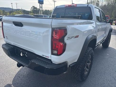 Used 2024 Chevrolet Colorado ZR2 w/ Technology Package AWD/4WD image 4