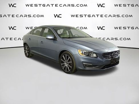 Used 2017 Volvo S60 T5 Inscription image 2