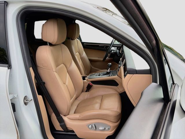 Used 2019 Porsche Macan AWD/4WD image 16